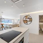 Blue Haven - Ocean View Penthouse With Private Jacuzzi And Community Pool *