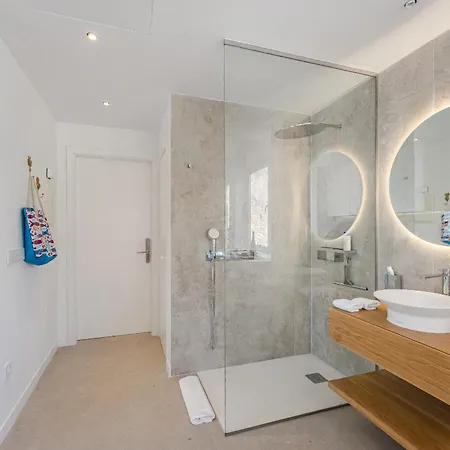 Blue Haven - Ocean View Penthouse With Private Jacuzzi And Community Pool דירה